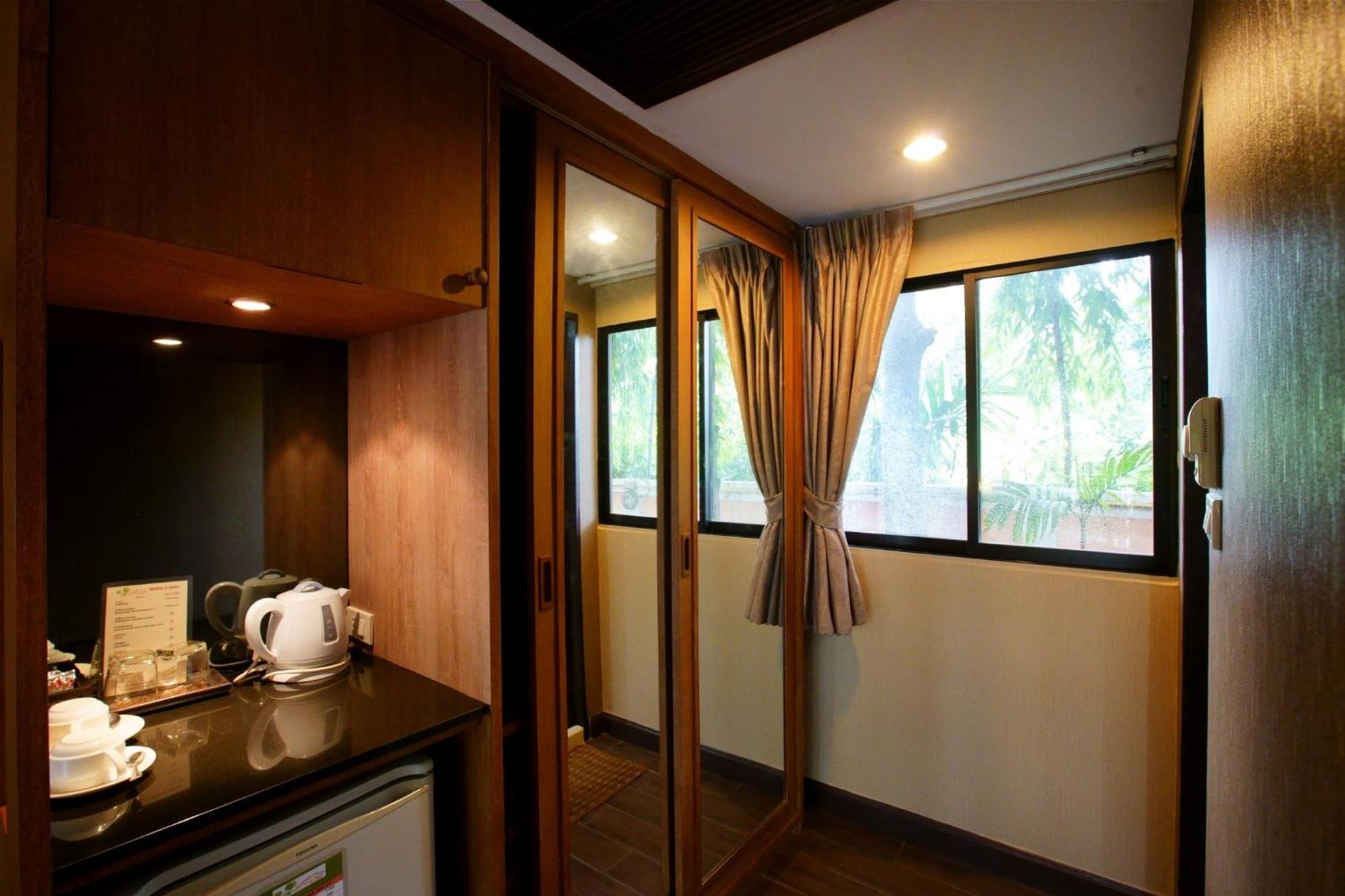 Chawalun Resort Don Tum Екстериор снимка